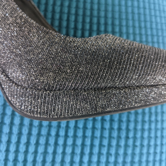 Pair of Size 7 1/2 Gray/Silver Fioni Night shoes - Picture 8 of 10